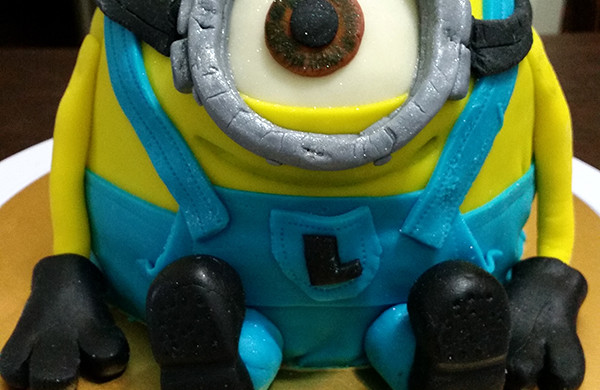 Minion cake